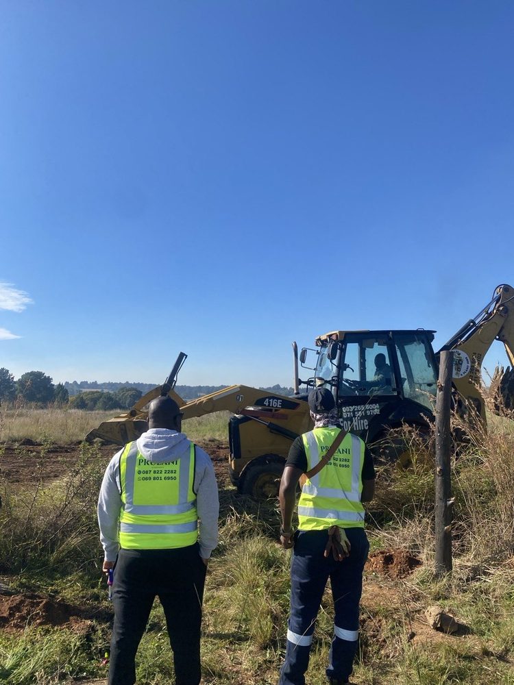 Cosmo Peak Estate site-clearing progress with Prulani team and TLB